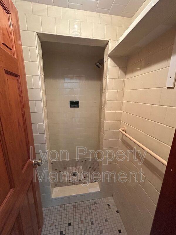 1 Carter Ave #6 - Photo 4 of 9