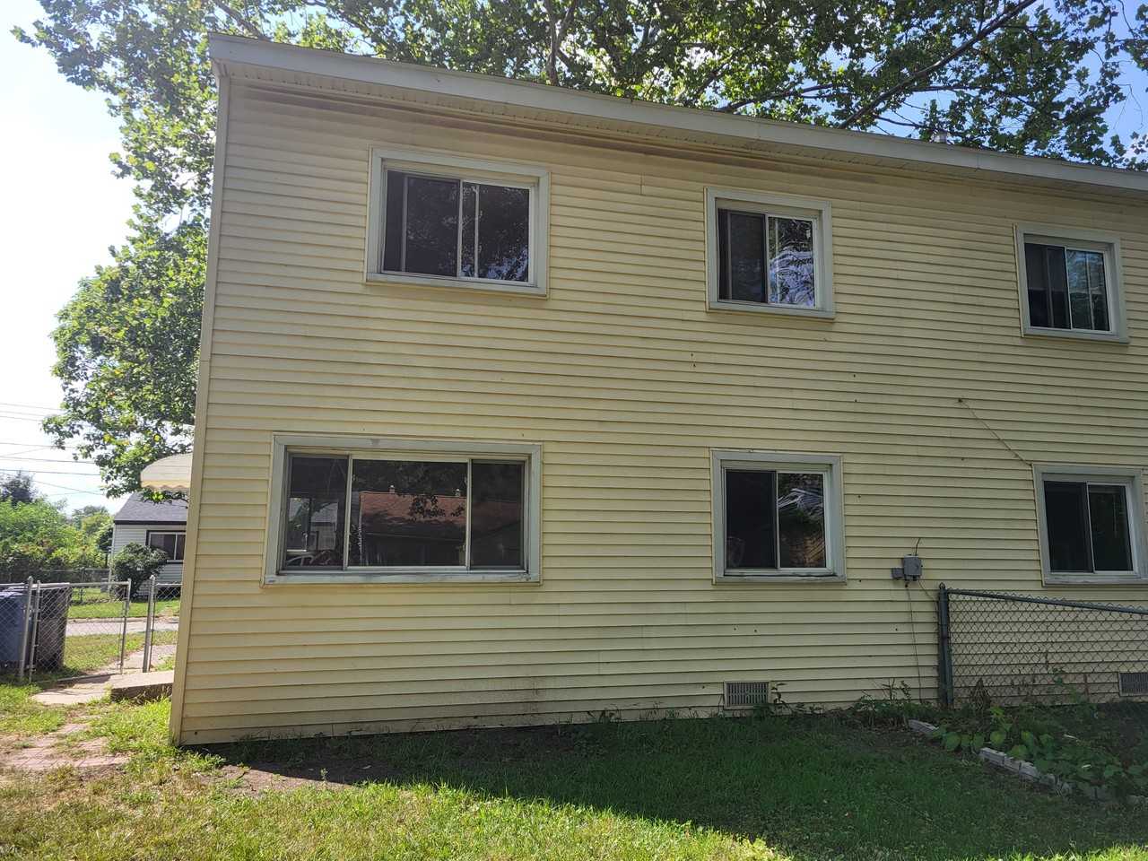 32011 Ottawa St - Photo 3 of 11