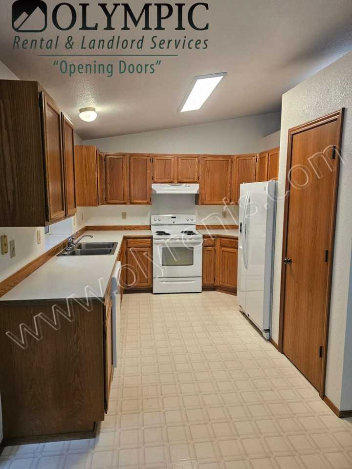 1448 Mix St Nw - Photo 5 of 17