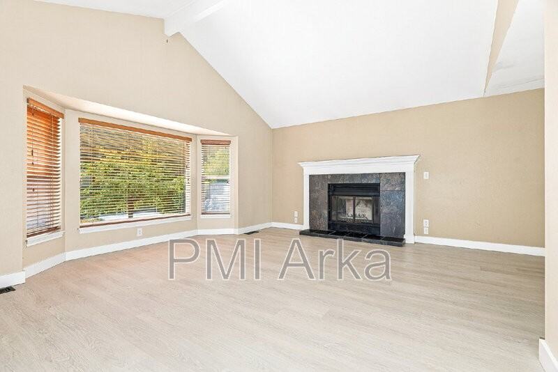 1231 225th Ave Ne - Photo 3 of 15