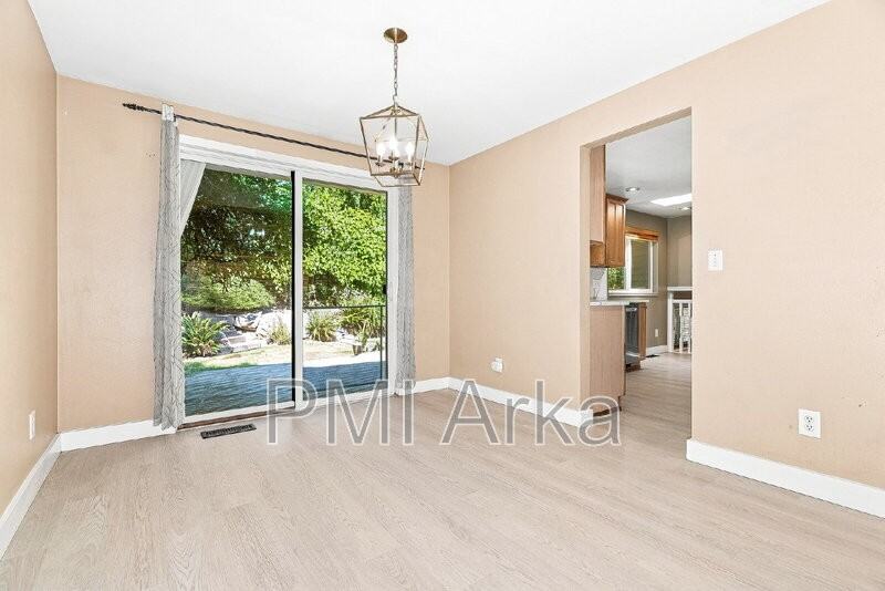 1231 225th Ave Ne - Photo 4 of 15