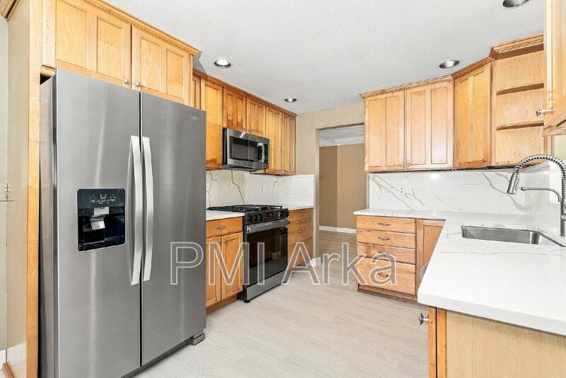 1231 225th Ave Ne - Photo 5 of 15