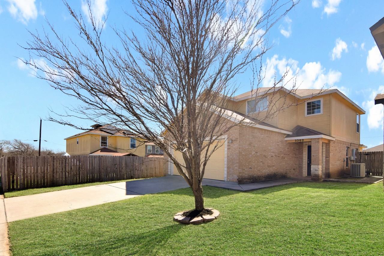 3302 Regency Dr - Photo 2 of 19