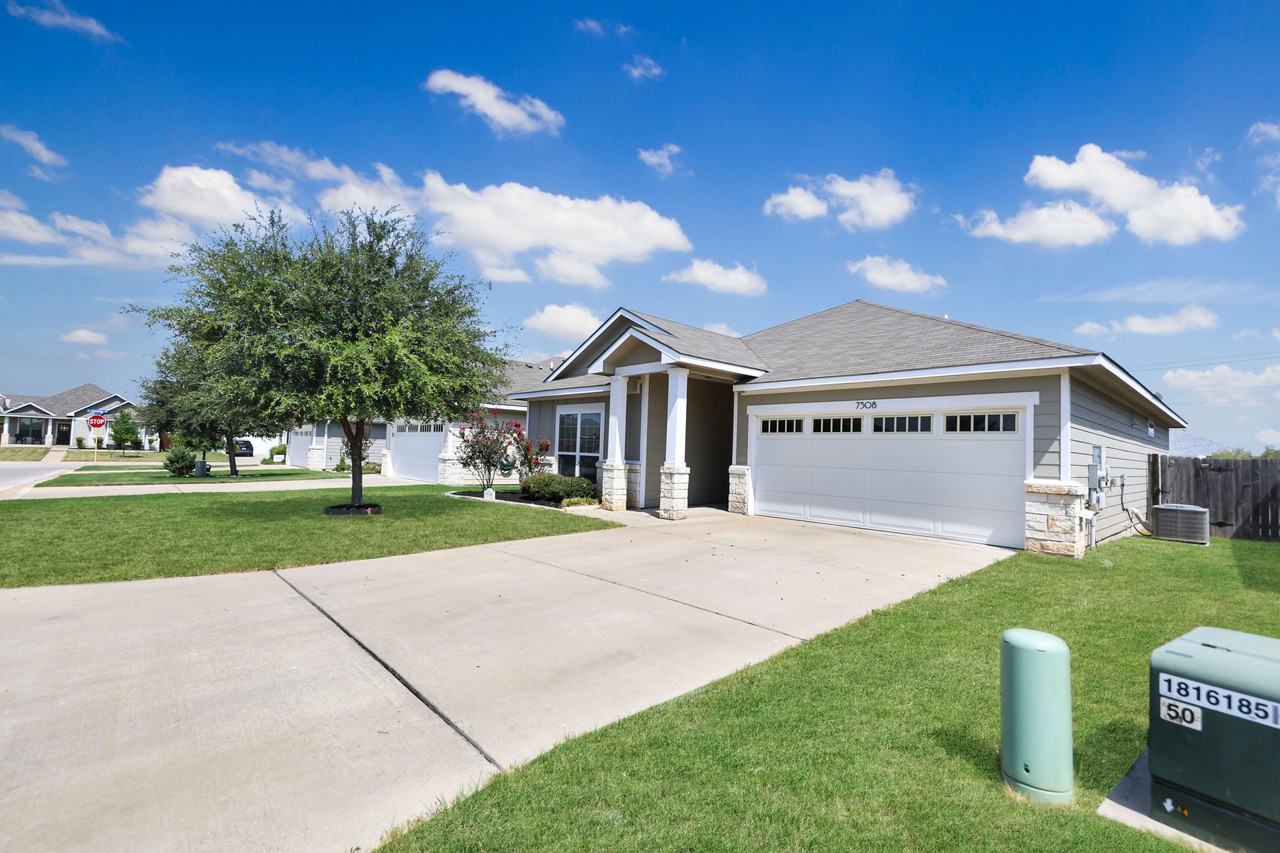 7508 Hudson Grove Dr - Photo 2 of 24