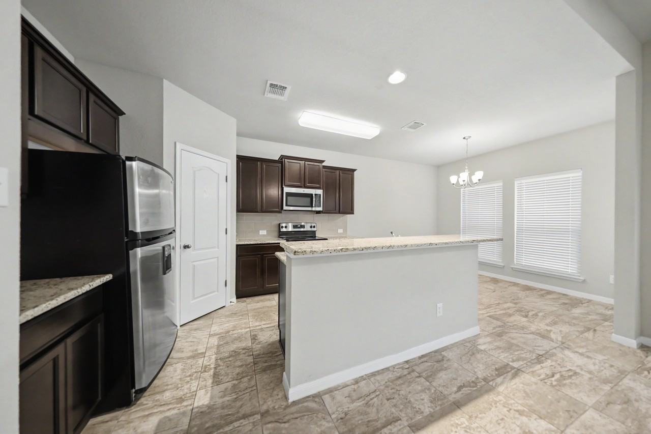 7508 Hudson Grove Dr - Photo 4 of 24