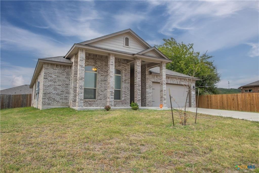 215 Danielle Dr - Photo 2 of 44