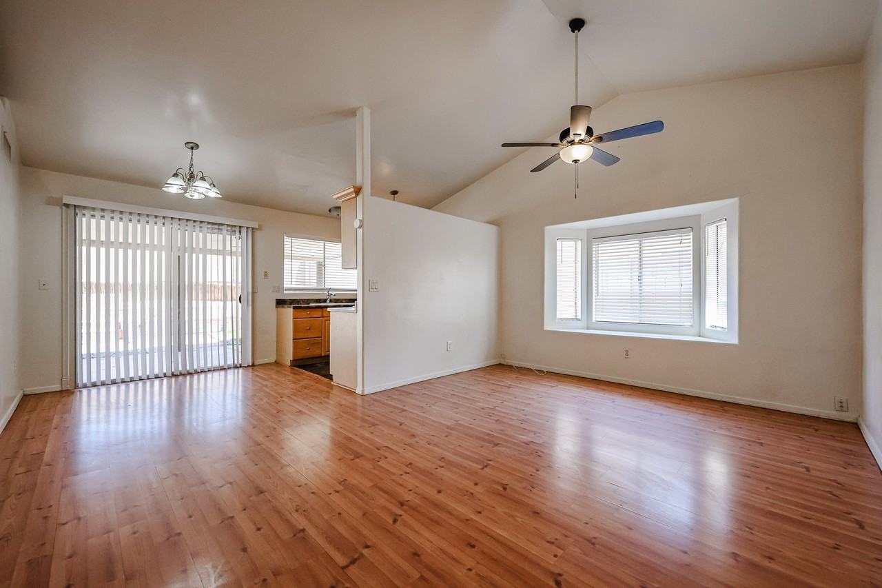 2834 E Isabella Ave - Photo 2 of 31