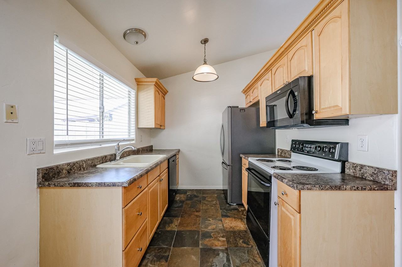 2834 E Isabella Ave - Photo 7 of 31
