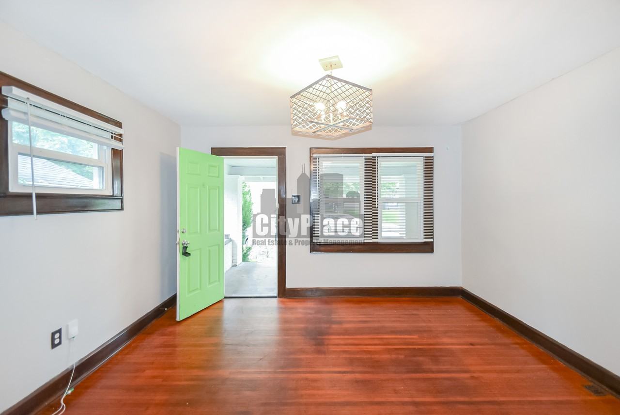 721 N Denny St - Photo 5 of 18