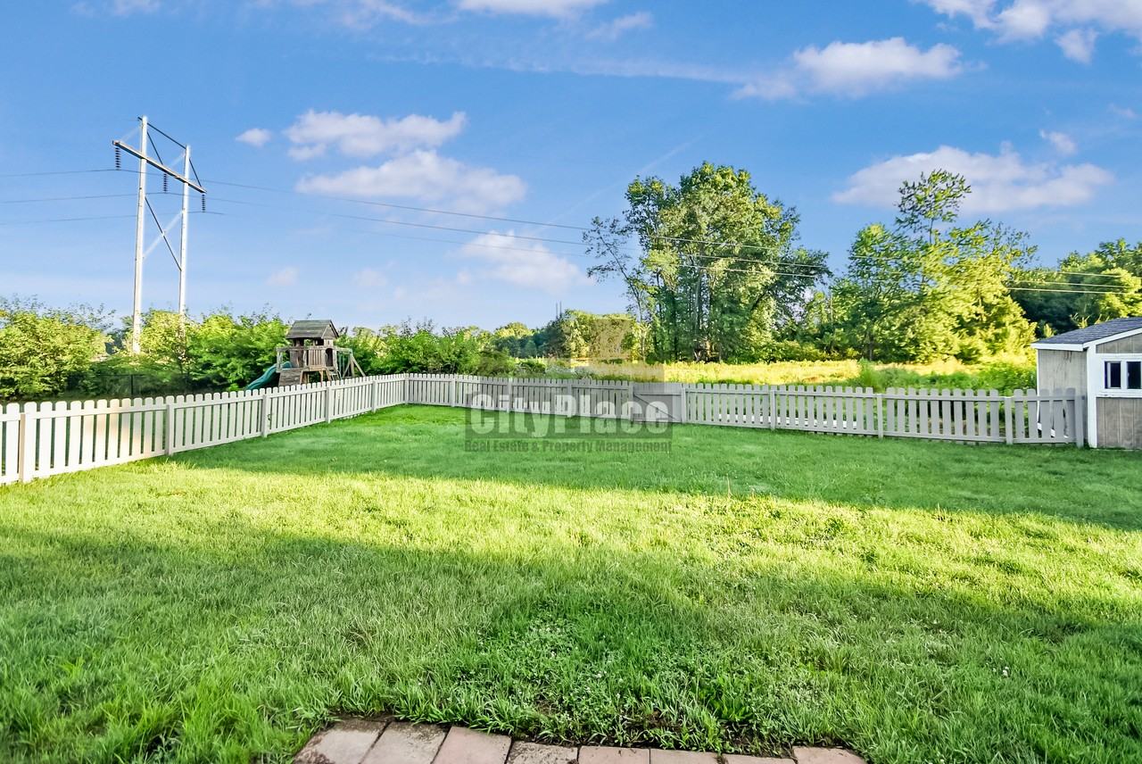 4440 Valley Trace Dr - Photo 5 of 34