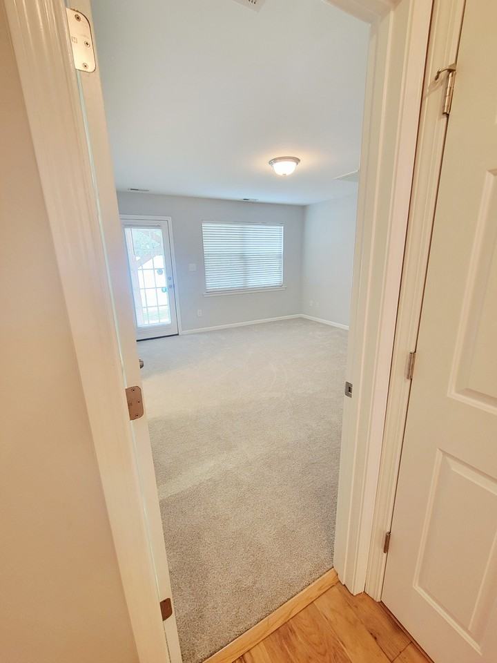 8827 Thornton Town Pl - Photo 4 of 50