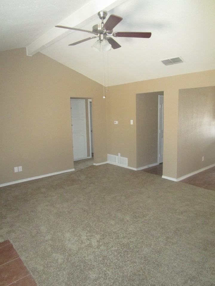 6605 Kitty Dr - Photo 4 of 14