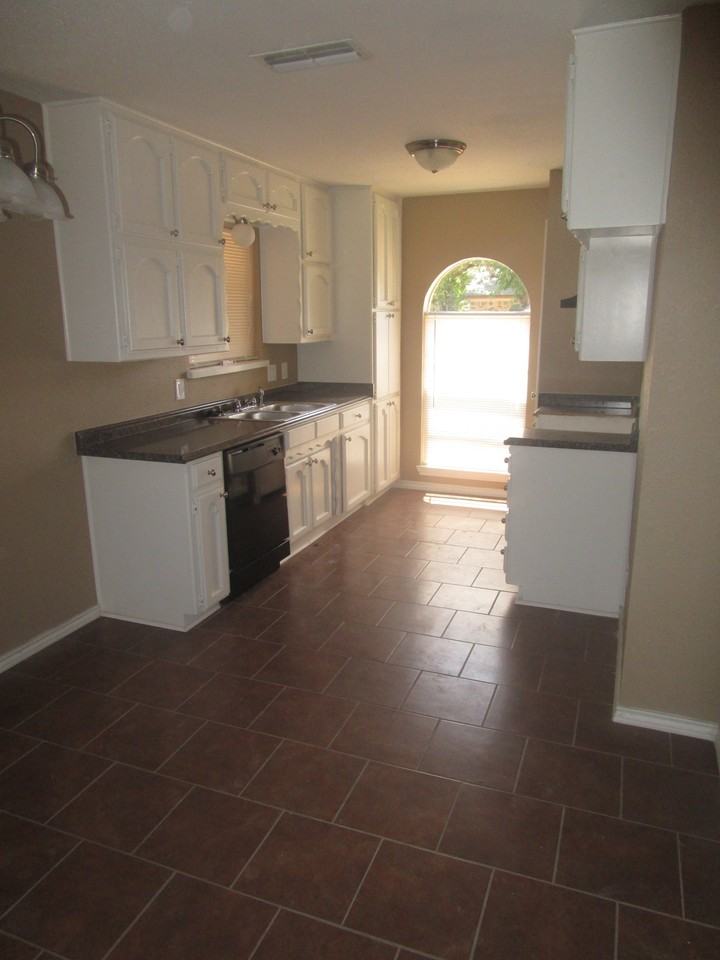 6605 Kitty Dr - Photo 6 of 14
