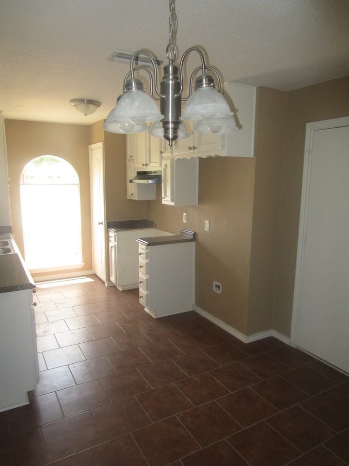6605 Kitty Dr - Photo 7 of 14