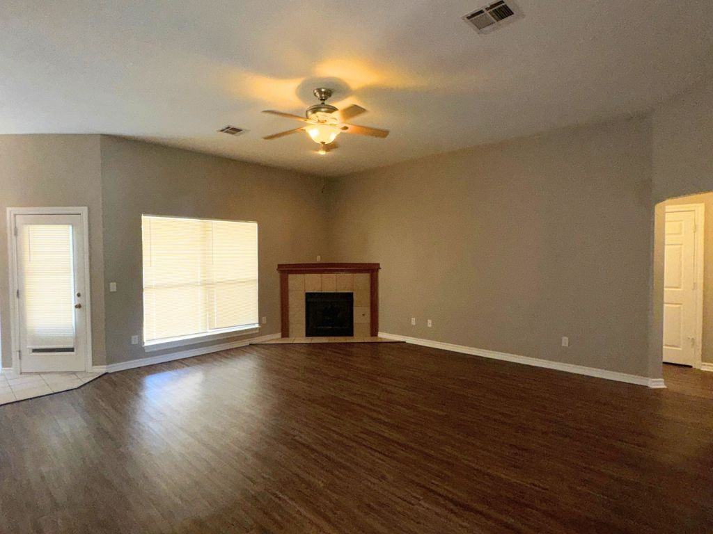 5328 Republic Dr - Photo 4 of 19