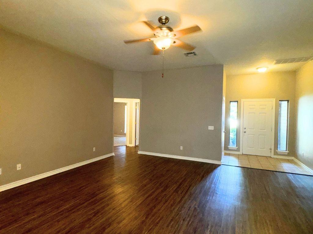5328 Republic Dr - Photo 5 of 19