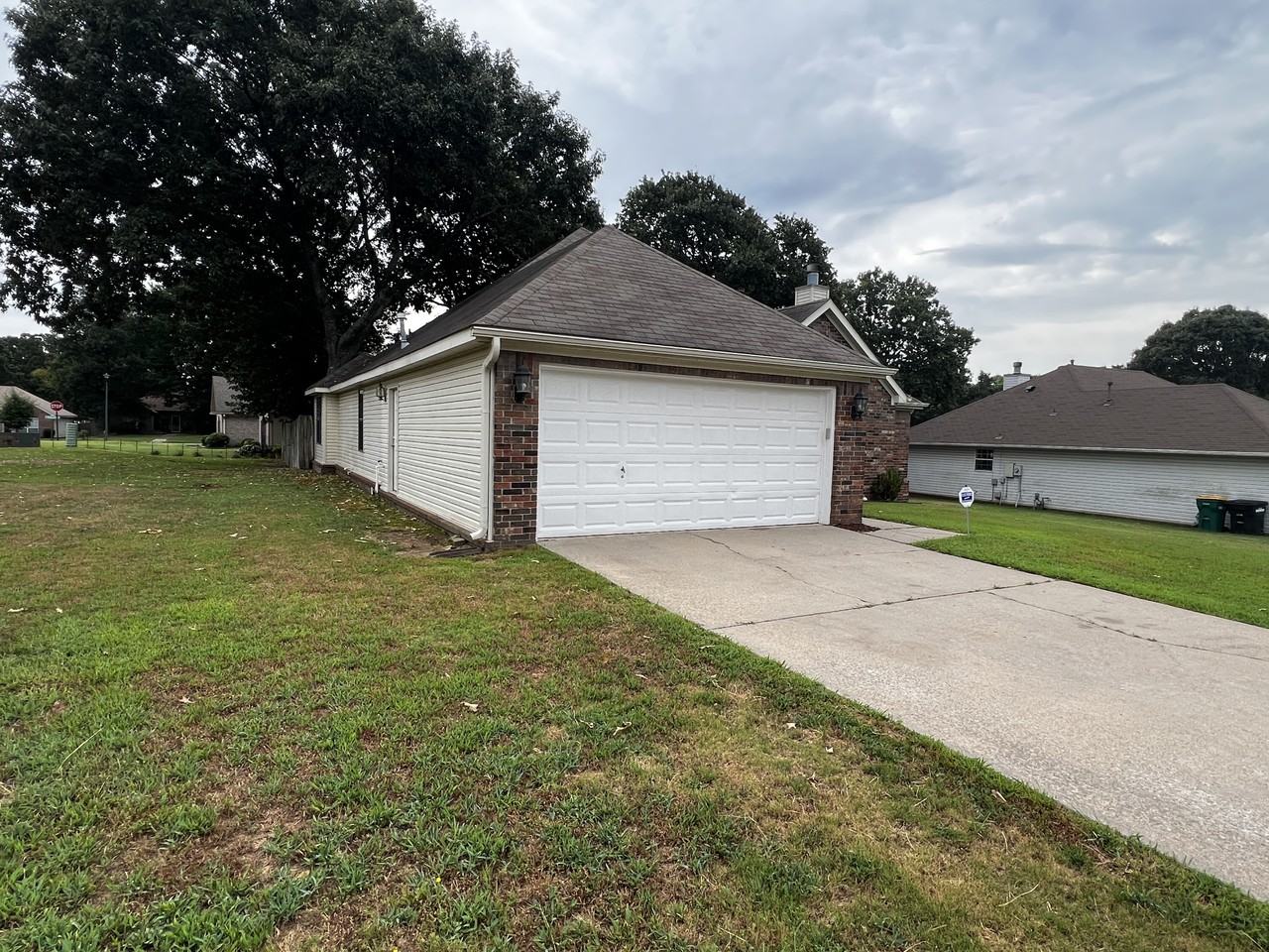 2404 Bearskin Dr - Photo 2 of 20