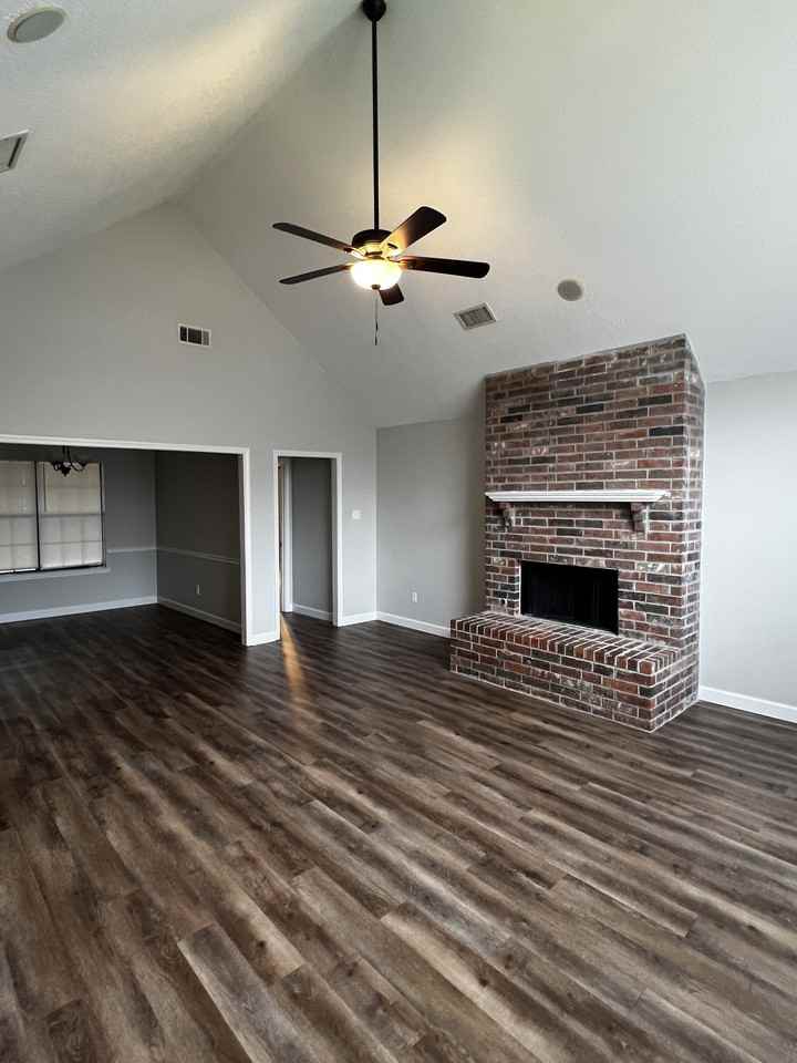 2404 Bearskin Dr - Photo 3 of 20