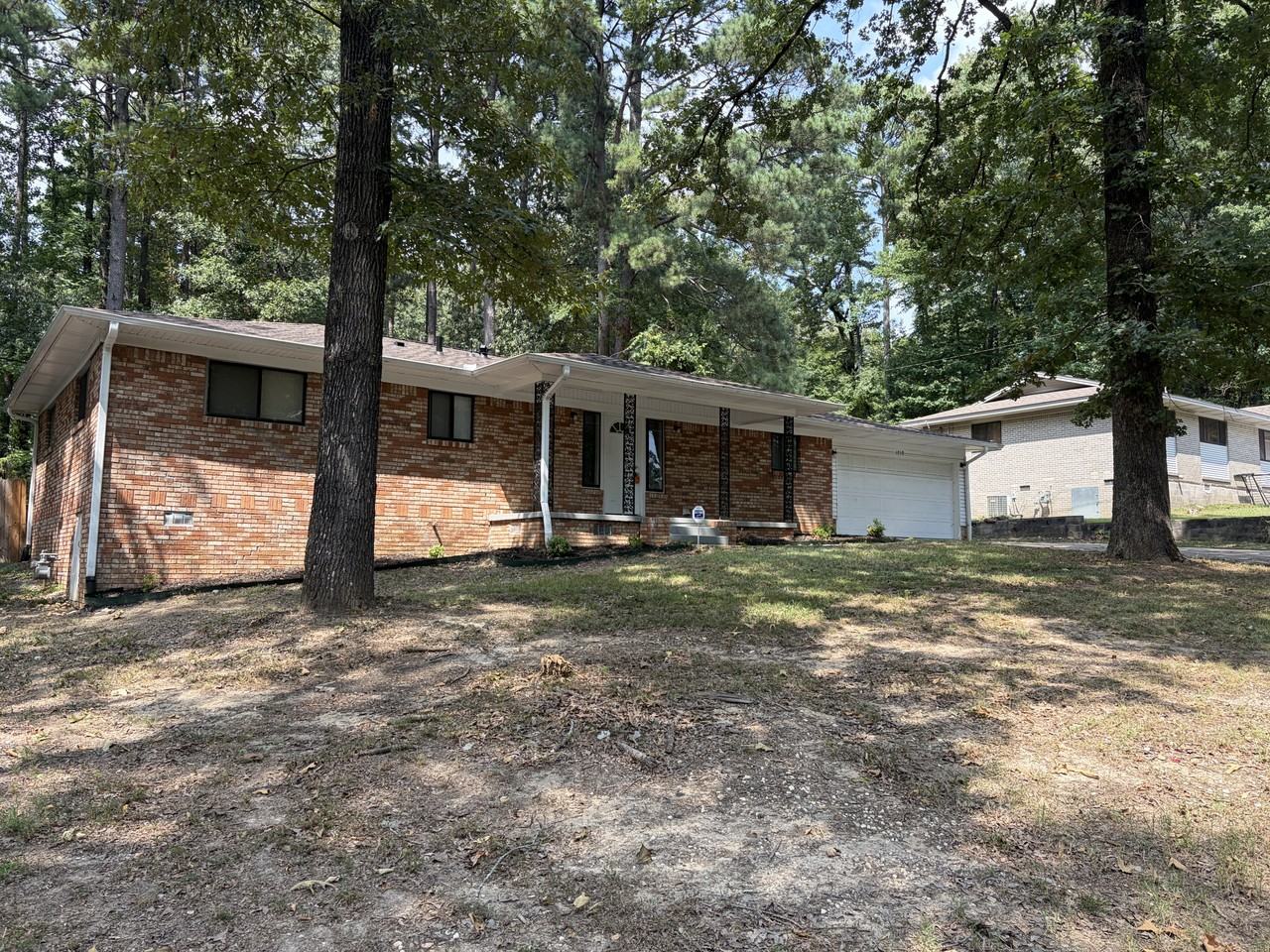 1710 Cedarhurst - Photo 2 of 22