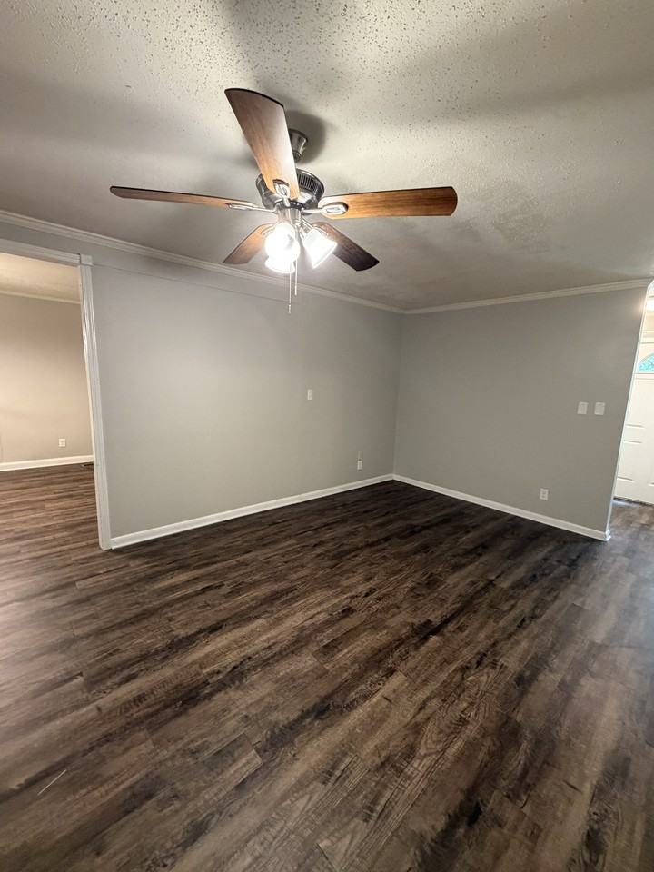 1710 Cedarhurst - Photo 4 of 22