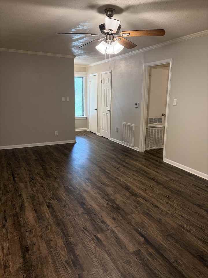 1710 Cedarhurst - Photo 5 of 22