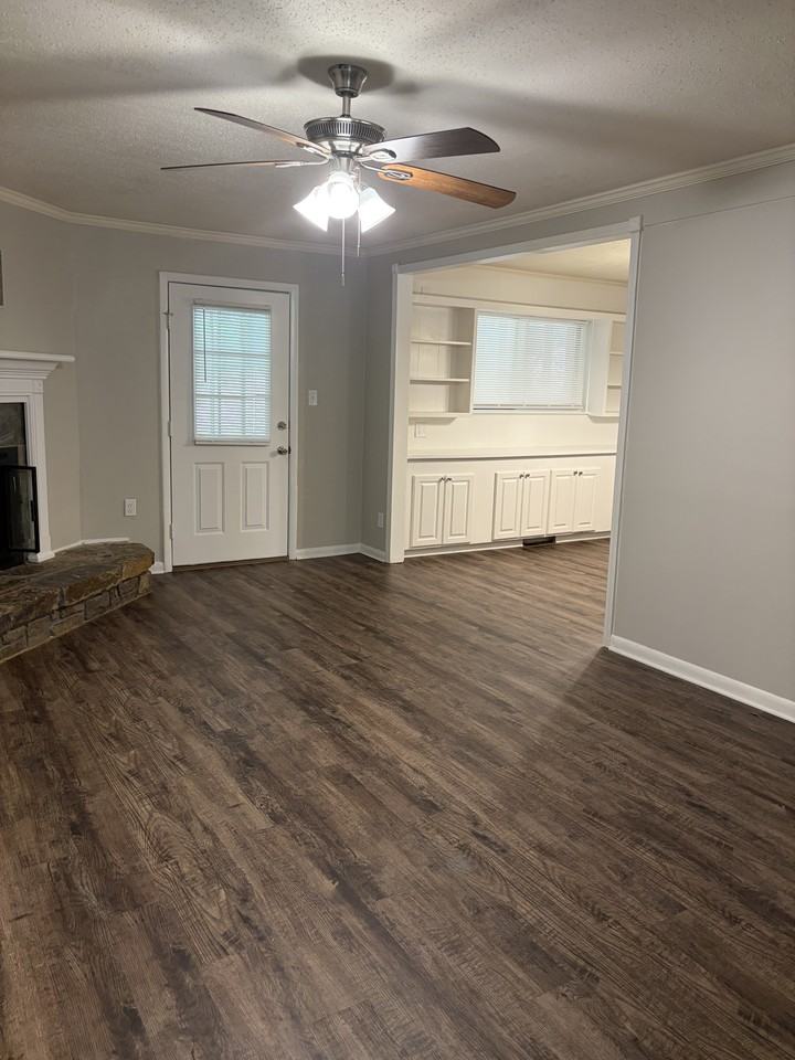 1710 Cedarhurst - Photo 7 of 22