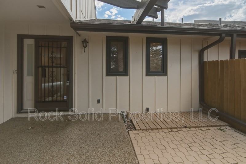 5416 Meadowbrook Dr - Photo 3 of 33