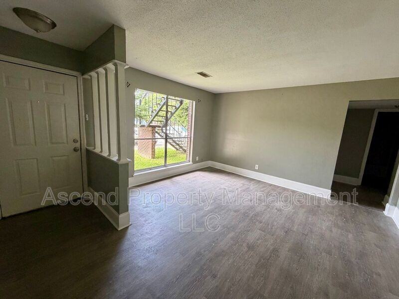 2410 Lyndon Ave #11 - Photo 2 of 8