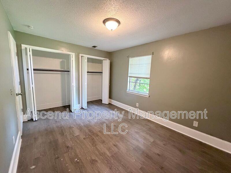 2410 Lyndon Ave #11 - Photo 6 of 8