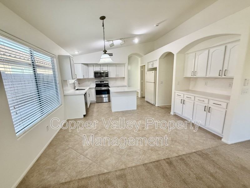 2427 W Oberlin Way - Photo 3 of 15