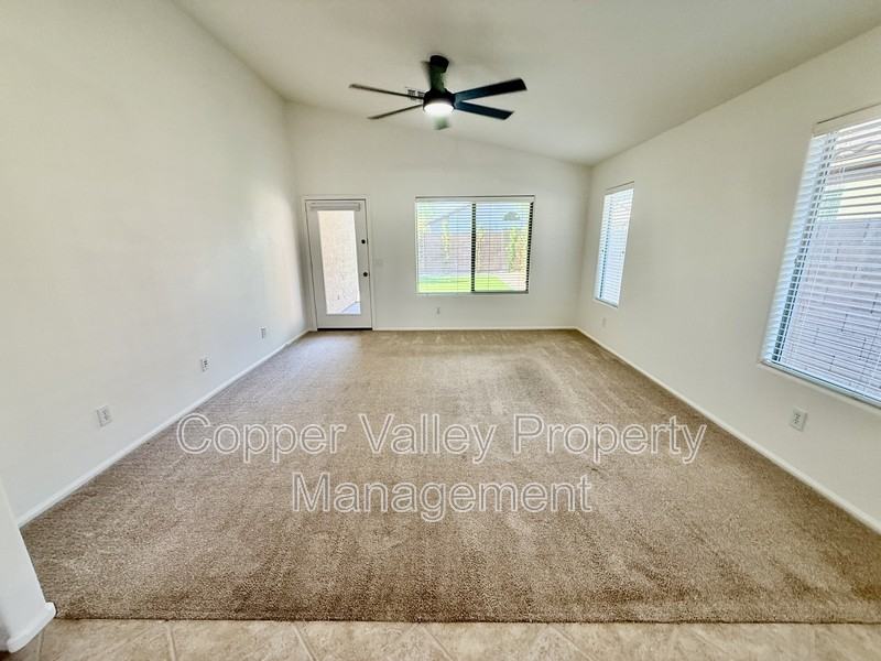 2427 W Oberlin Way - Photo 4 of 15