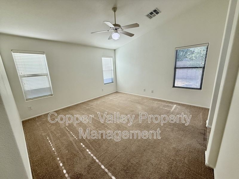 2427 W Oberlin Way - Photo 6 of 15