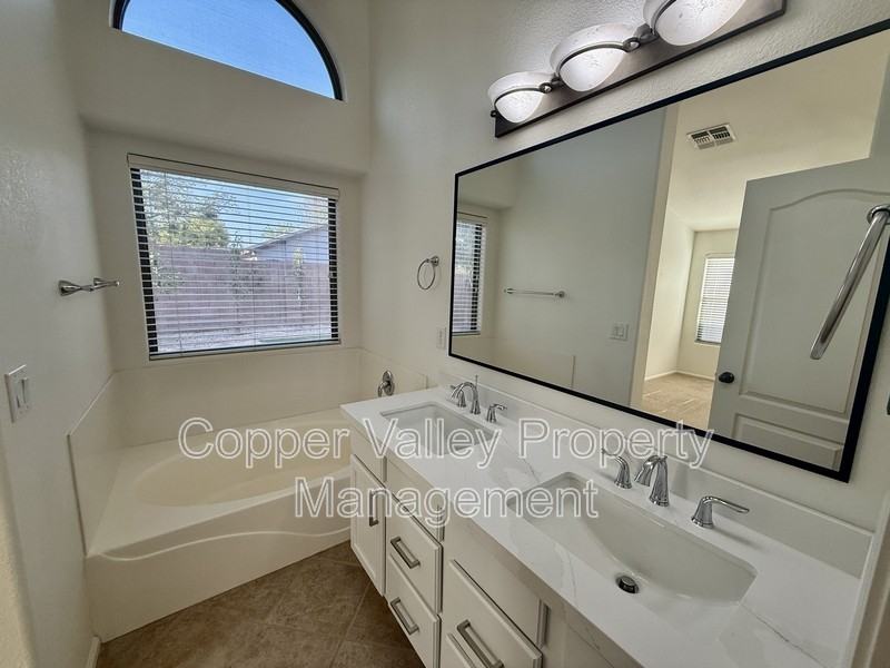 2427 W Oberlin Way - Photo 7 of 15