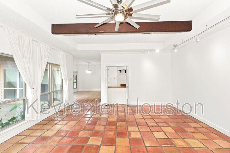 2234 Foreland Dr - Photo 3 of 15