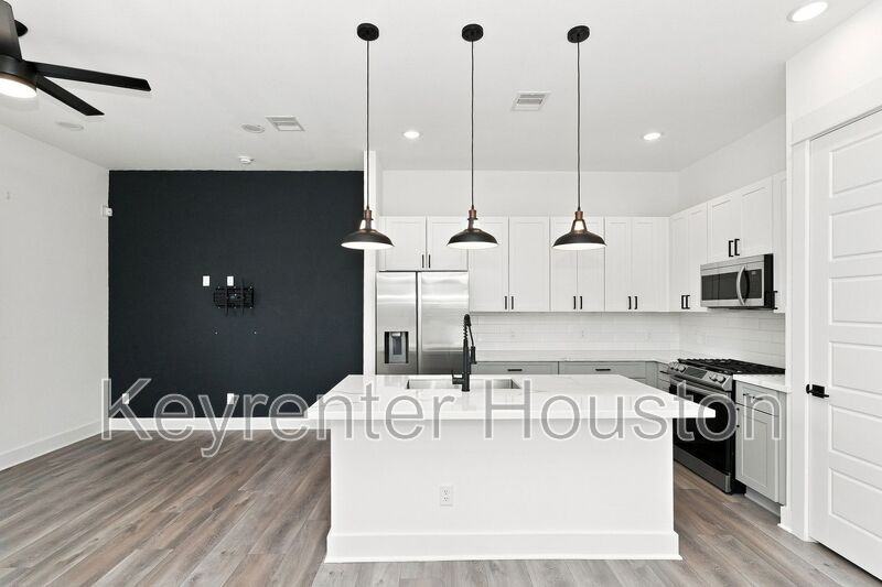 2908 Stevens St - Photo 2 of 15