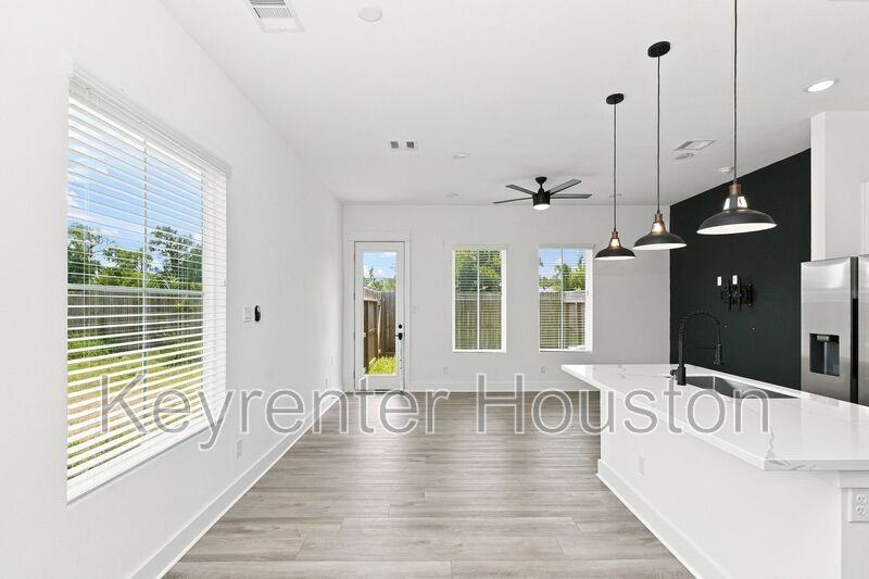 2908 Stevens St - Photo 3 of 15