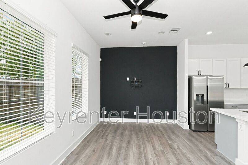 2908 Stevens St - Photo 4 of 15