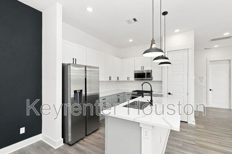 2908 Stevens St - Photo 5 of 15