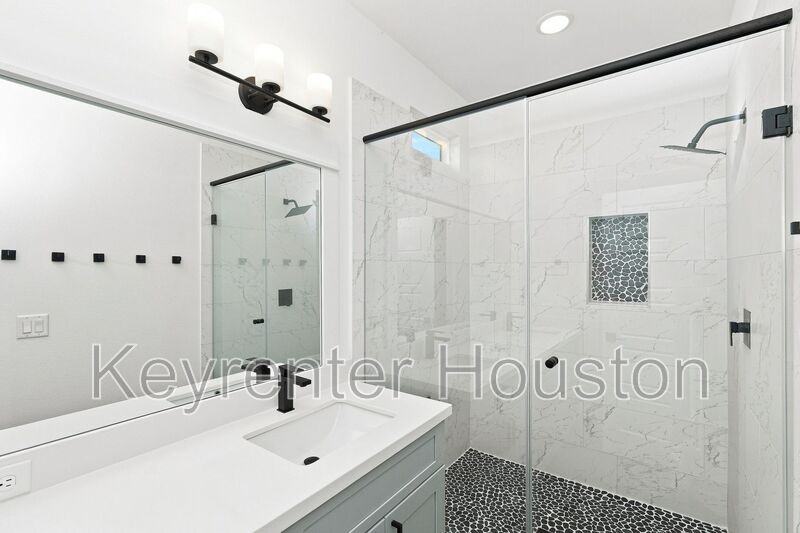 2908 Stevens St - Photo 6 of 15