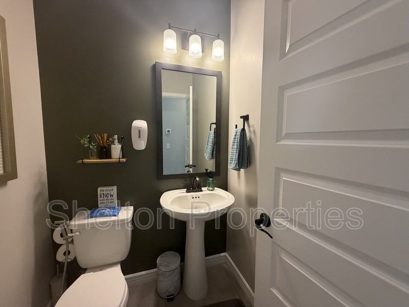 5217 N 79th Dr - Photo 4 of 6