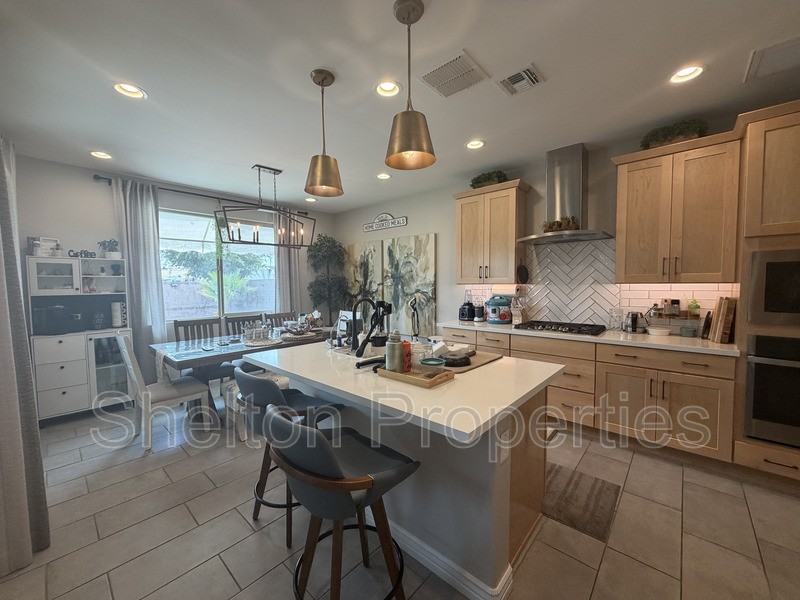 5217 N 79th Dr - Photo 5 of 6