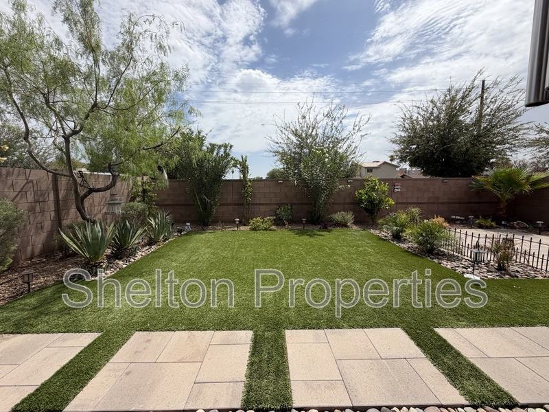 5217 N 79th Dr - Photo 6 of 6