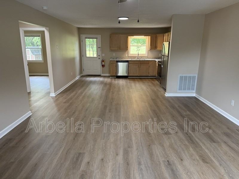 117 Rowe Ln #4 - Photo 5 of 20