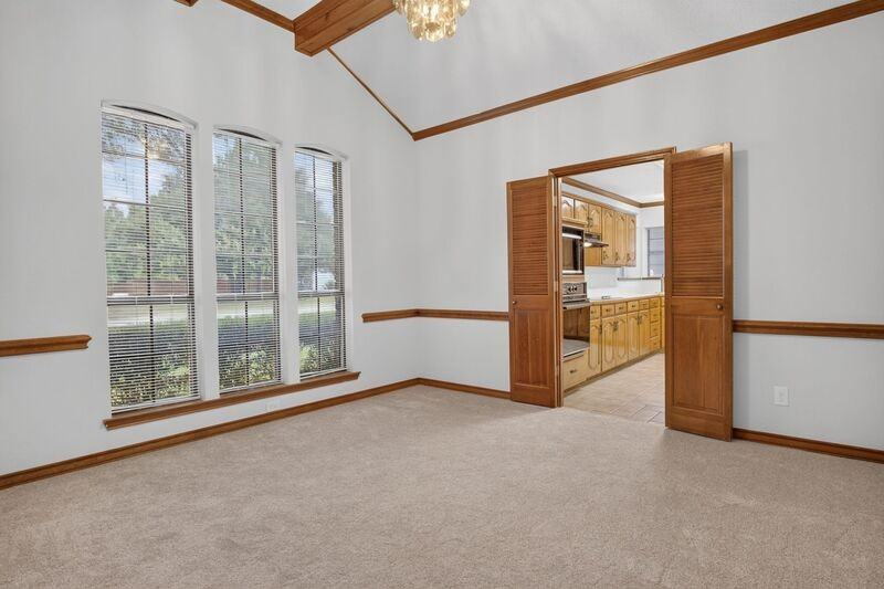 1013 Alamo Dr - Photo 4 of 37