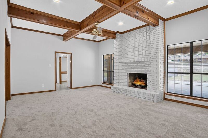 1013 Alamo Dr - Photo 6 of 37