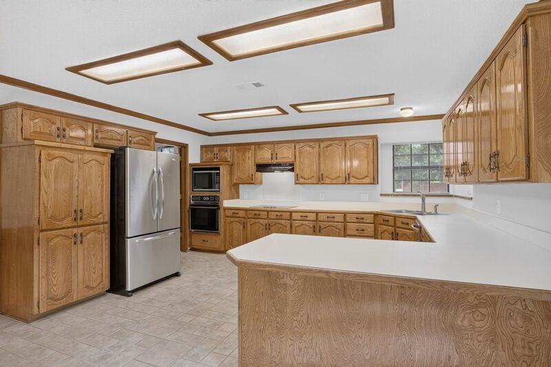 1013 Alamo Dr - Photo 7 of 37