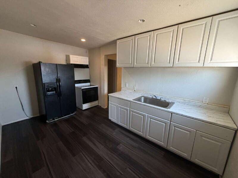 523 W 12th St #3 - Photo 3 of 7