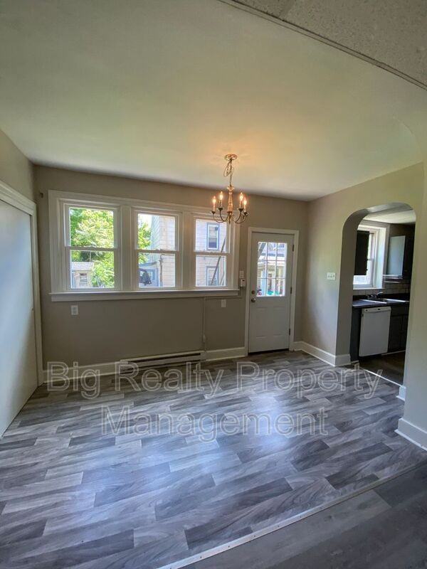529 King St - Photo 2 of 11