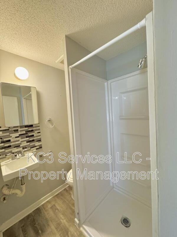 6131 Ne Vivion Rd - Photo 6 of 7