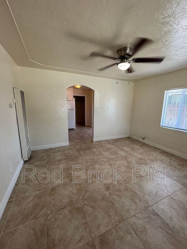 2240 Glen Ave - Photo 4 of 11